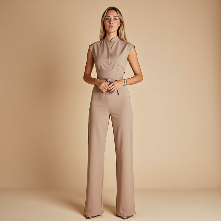 Ärmelloser Maria Jumpsuit in Beige mit Bindegürtel und weitem Bein