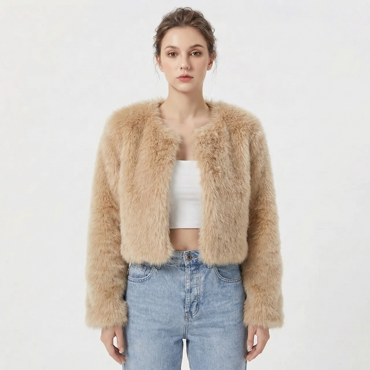 Beigefarbene, kurz geschnittene Damen-Kunstfelljacke mit offener Front für einen eleganten, modernen Look.