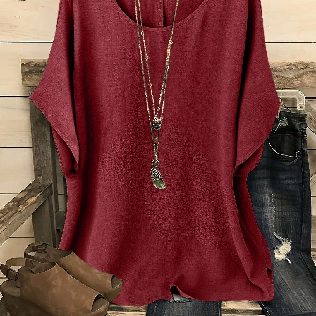 Dunkelrotes Damen-Leinen-Shirt mit Rundhalsausschnitt, kurzen Ärmeln und lockerer Passform in sommerlichem Design.