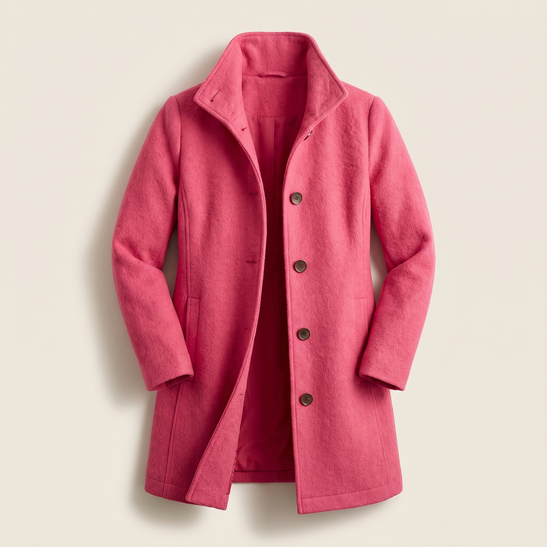 Eleganter pinker Damen-Wintermantel aus Wolle mit Stehkragen, geradem Schnitt und klassischer Knopfleiste.