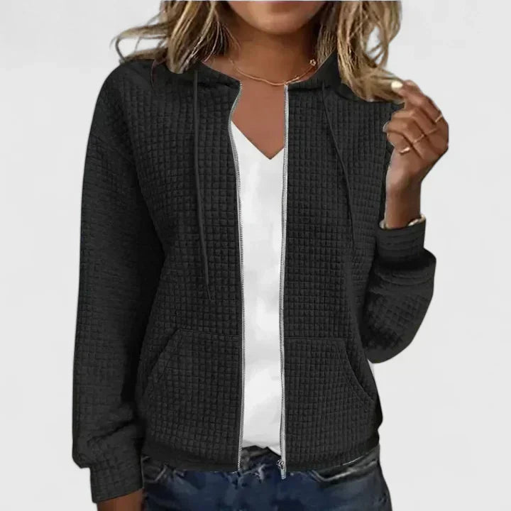 Schwarze Damen-Steppjacke mit Waffel-Optik, Kapuze, Kordelzug und durchgehendem Reißverschluss.