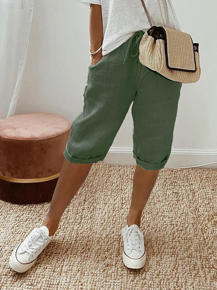 Damen Nina Leinen Sommer Kurze Hose in Grün mit lockerer Passform, verstellbarem Bund und Seitentaschen.