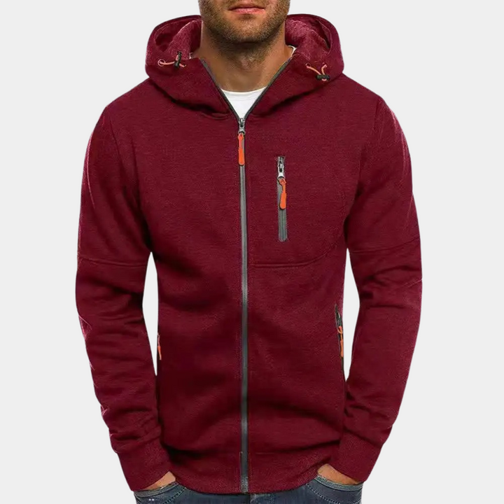 Dunkelrote Herren-Sweatjacke mit Kapuze, durchgehendem Reißverschluss und kontrastierenden orangefarbenen Zipper-Details.