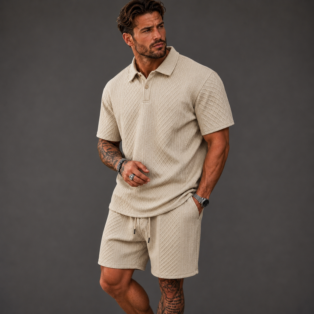 Beiges Rafael Herren-Set aus Poloshirt und Shorts mit strukturierter Jacquard-Optik und Kordelzug.