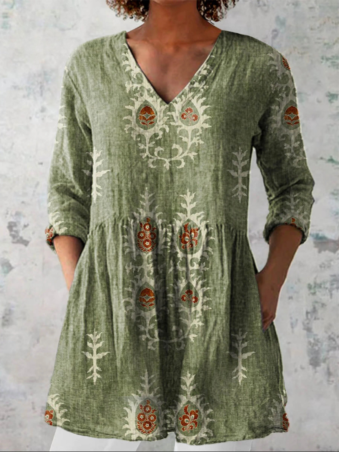 Grüne Damen-Tunika mit V-Ausschnitt, Boho-Blumenmuster und gerafftem Bund in lockerer Passform.