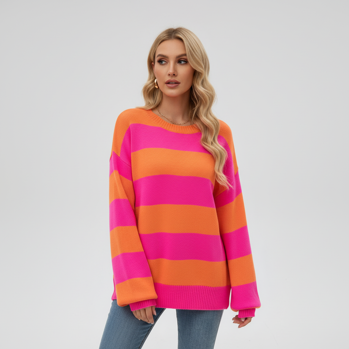 Oversized Damen Strickpullover Romy in leuchtendem Pink und Orange mit Rundhalsausschnitt und bequemem Streifenmuster.