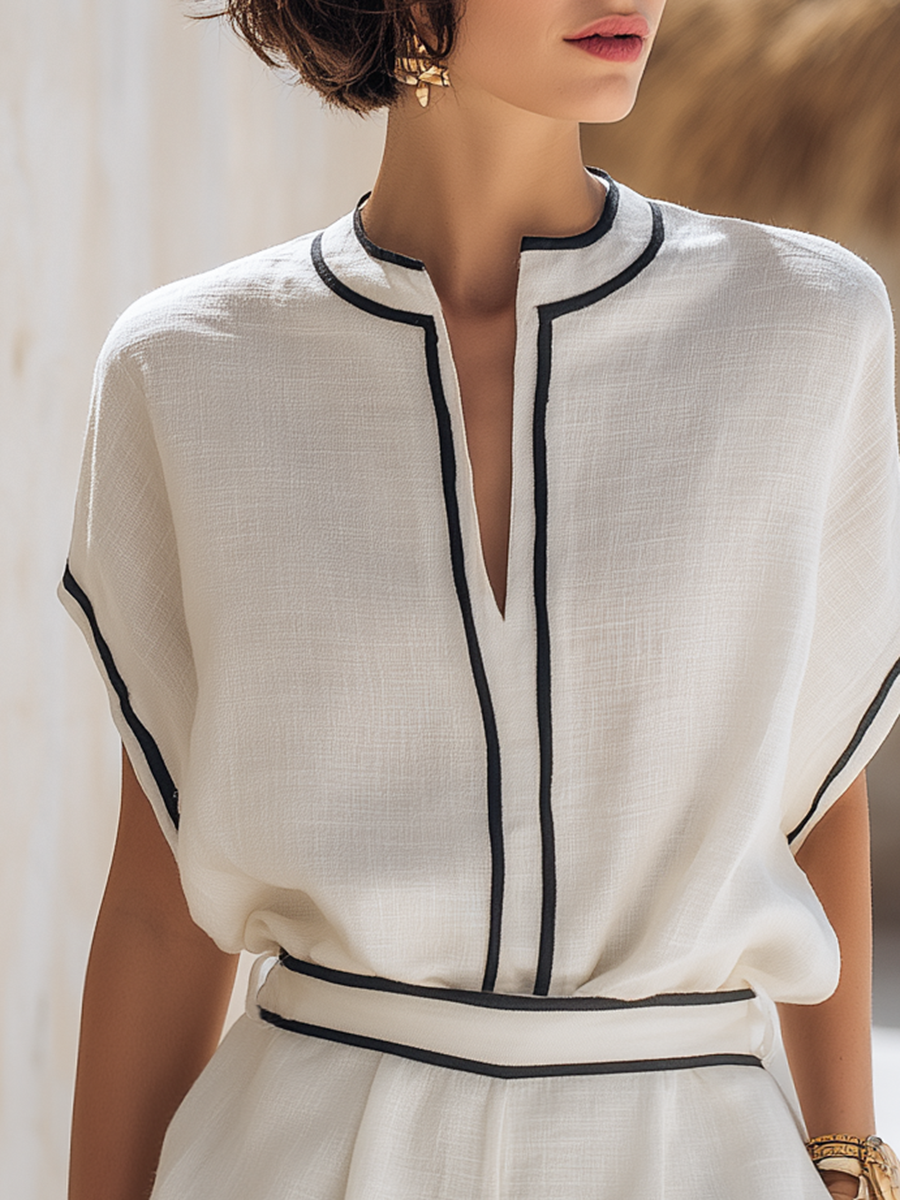 Weißes Damen-Sommer-Set mit Kurzarm-Oberteil, Shorts und eleganter schwarzer Kontrastborte in lockerer Passform.