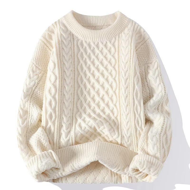 Cremeweißer Damen-Strickpullover Ronja mit klassischem Zopfmuster, Rundhalsausschnitt und gemütlicher, lockerer Passform.
