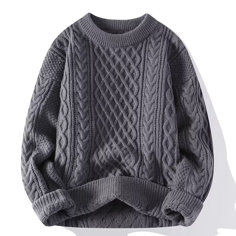Grauer Damen-Strickpullover Ronja mit klassischem Zopfmuster, Rundhalsausschnitt und lockerer Passform.