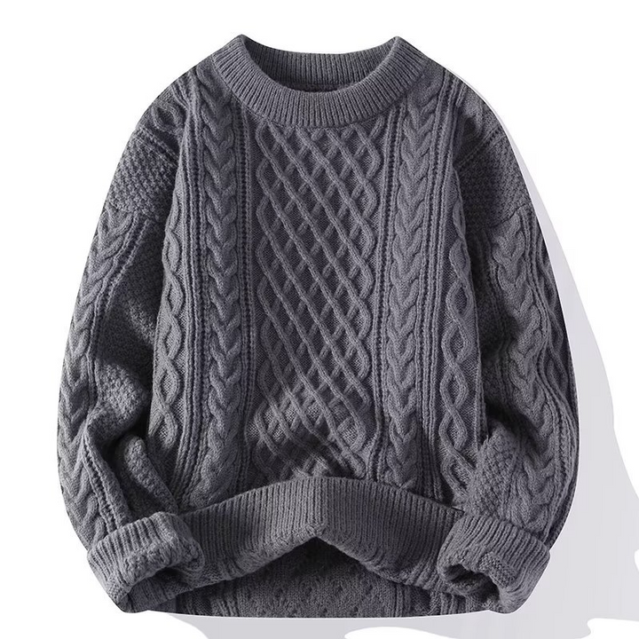 Grauer Damen-Strickpullover Ronja mit klassischem Zopfmuster, Rundhalsausschnitt und lockerer Passform.