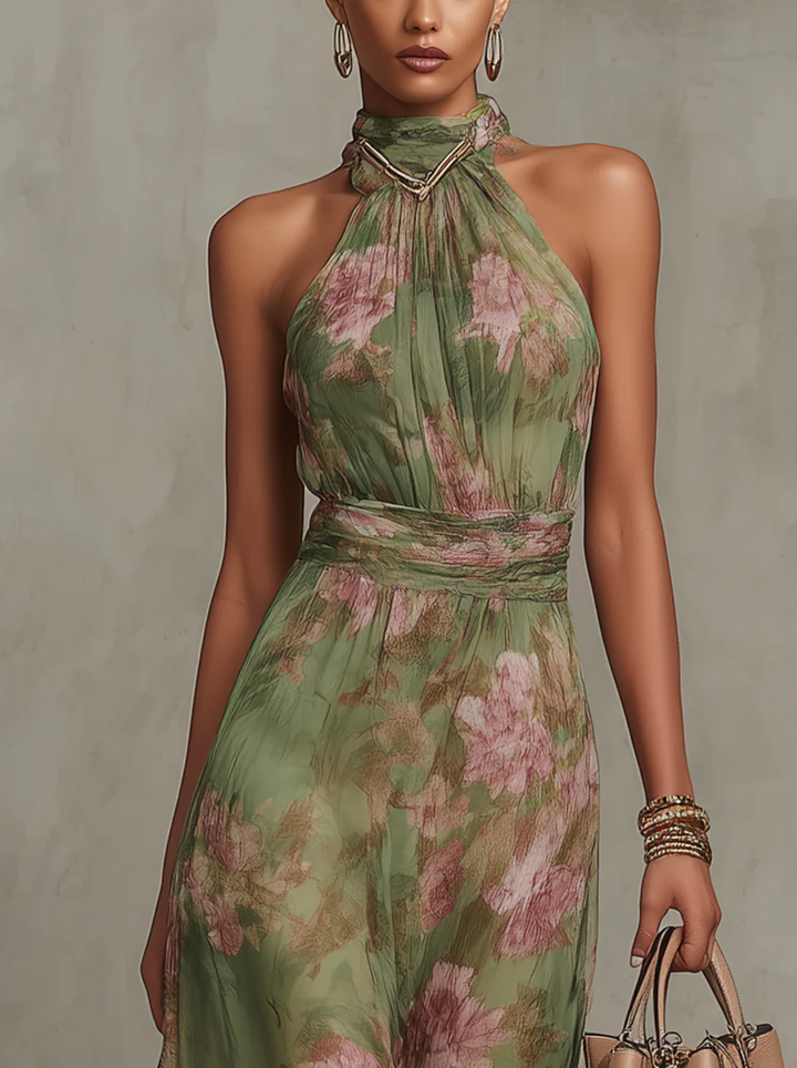 Grünes Neckholder-Maxikleid mit rosa Blumenmuster und Taillenband