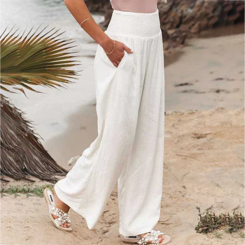 Weiße Sara Damen Leinen Sommerhose mit weitem Bein, elastischem Bund und praktischen Taschen, perfekt für entspannte Tage.