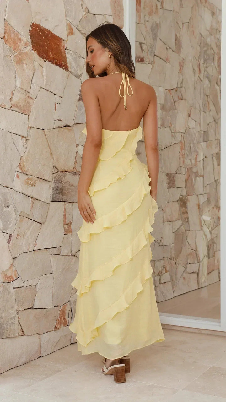 Selina Damen Neckholder Maxikleid in Gelb mit fliessenden Rüschen und offenem Rücken.
