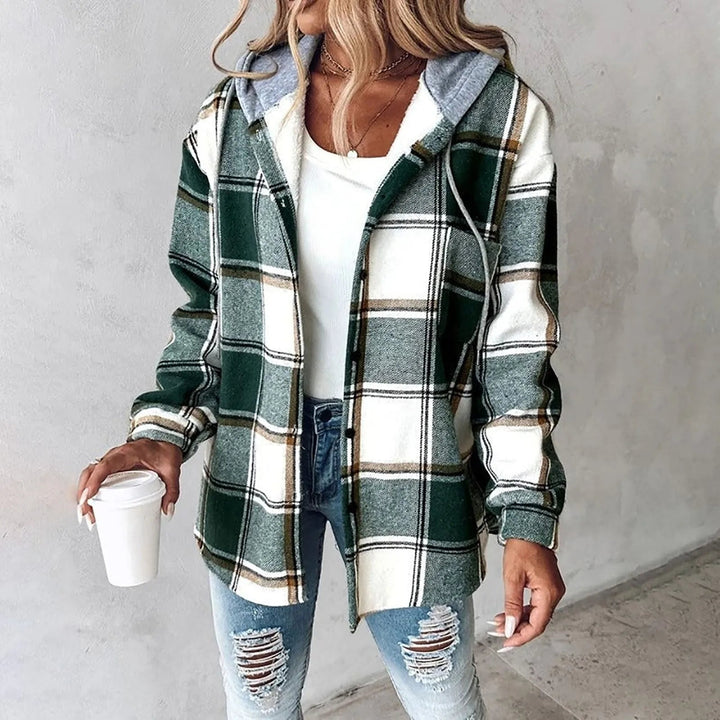 Damen Karo-Kapuzenjacke in Grün und Weiß mit Knopfleiste und grauer Kapuze im lässigen Oversize-Schnitt.