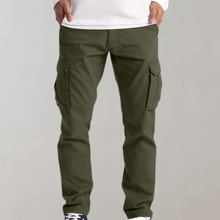 Olivgrüne Herren Cargohose mit geradem Schnitt, praktischen Beintaschen und robustem Baumwollmix für einen lässigen Outdoor-Look.
