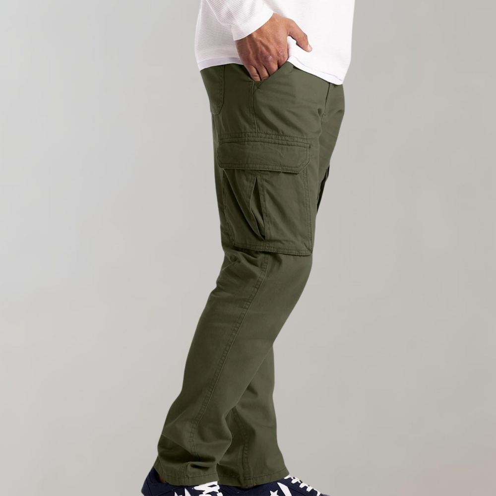 Olivgrüne Silvan Herren-Cargohose aus robustem Baumwollmix mit praktischen Beintaschen und bequemem, geradem Schnitt.