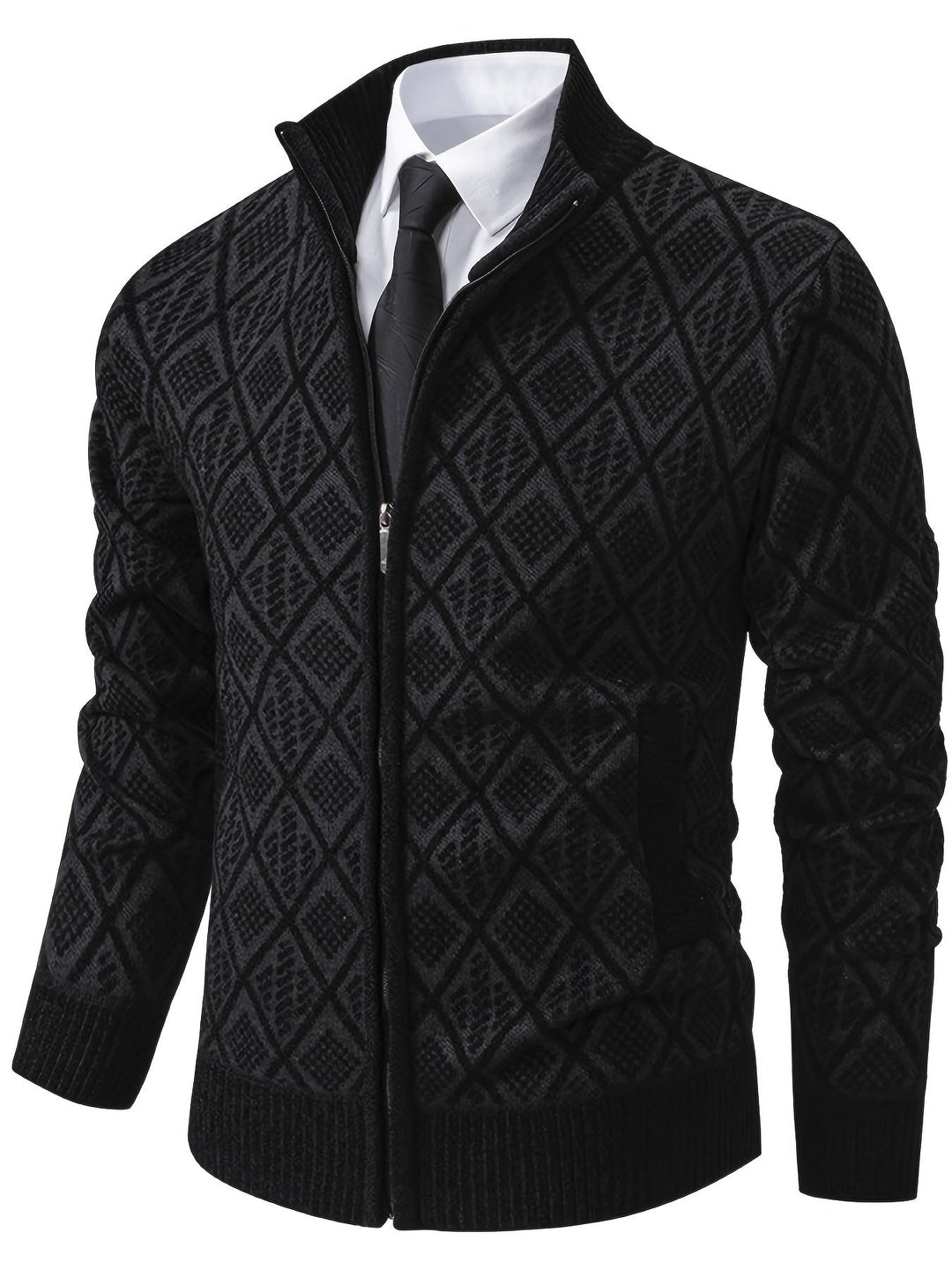 Schwarze Herren-Strickjacke mit Rautenmuster, Stehkragen und durchgehendem Reißverschluss über weißem Hemd mit Krawatte.