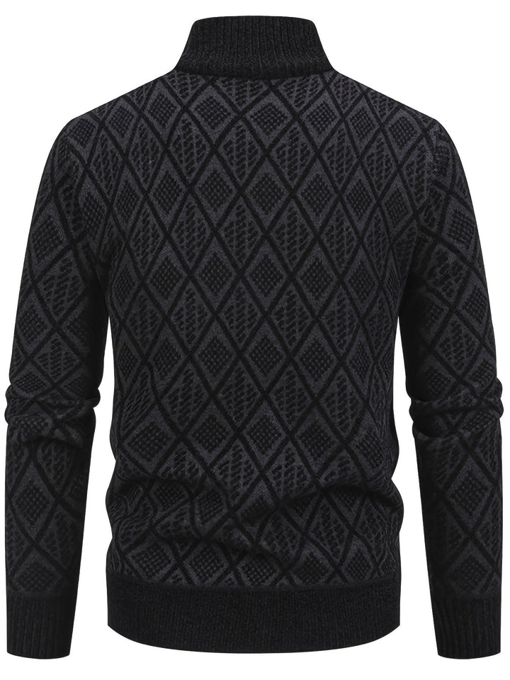 Schwarze Herren-Strickjacke mit Stehkragen und strukturiertem Rautenmuster in der Rückenansicht.