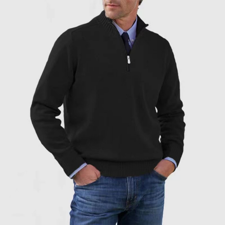 Schwarzer Herren-Strickpullover mit Stehkragen und Viertel-Reißverschluss, ideal für stilvolles Layering.