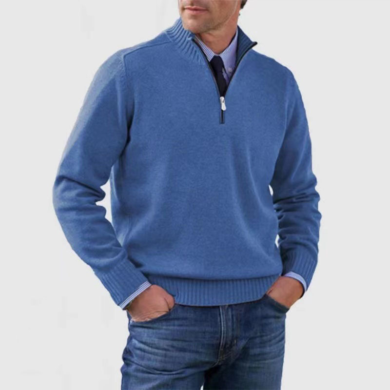 Blauer Herren-Strickpullover mit Stehkragen und Viertel-Reißverschluss, gerippte Bündchen, ideal für stilvolles Layering.
