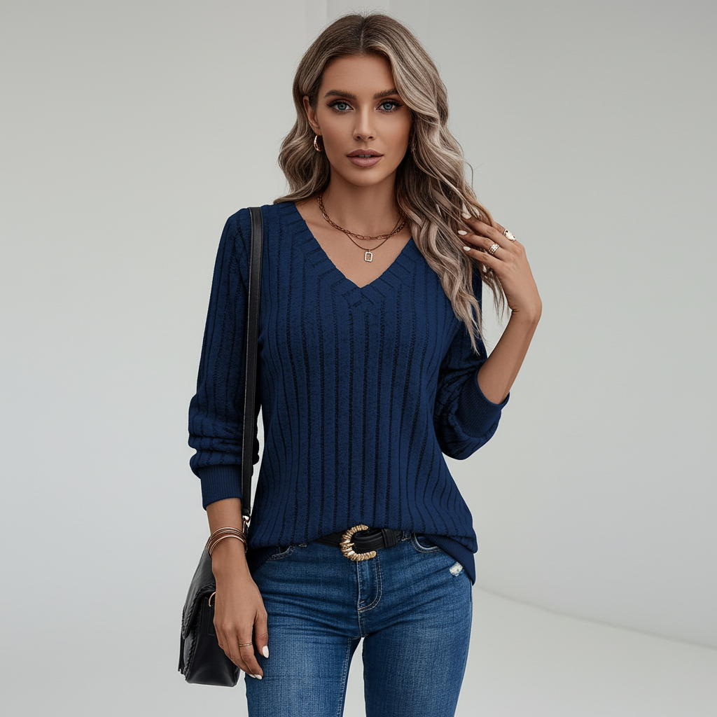Dunkelblaues Sophie Langarm-Shirt mit femininem V-Ausschnitt und strukturierter Rippoptik für einen eleganten Look.