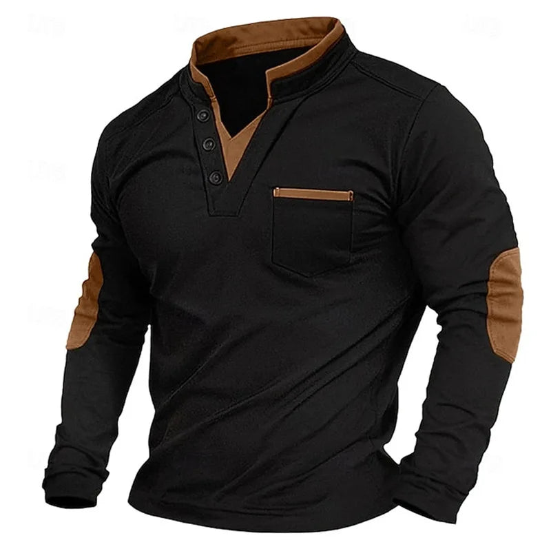 Schwarzes Langarm-Shirt mit Stehkragen, Knopfleiste, Brusttasche und braunen Kontrastakzenten an Kragen und Ellbogen.