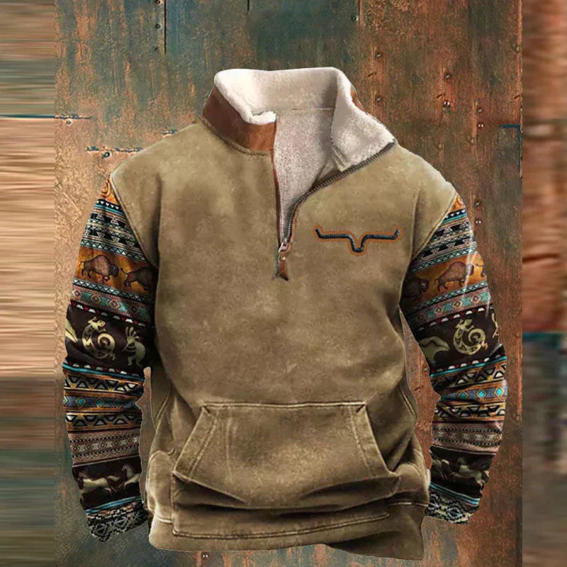 Beiger Herren-Western-Pullover mit Stehkragen, Sherpa-Futter, kurzem Reißverschluss, Kängurutasche und gemusterten Ärmeln.