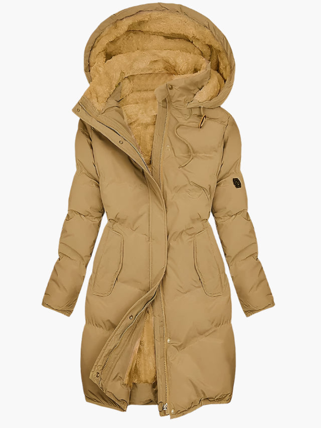 Beiger, taillierter Damen-Wintermantel mit Kapuze, Plüschfutter, Reißverschluss und Druckknopfleiste.