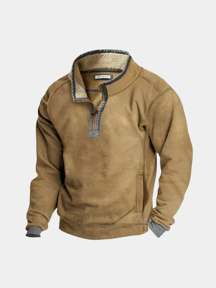 Brauner Herren-Pullover mit Half-Zip, Stehkragen mit Teddyfutter und aufgesetzter Tasche im Relaxed Fit.