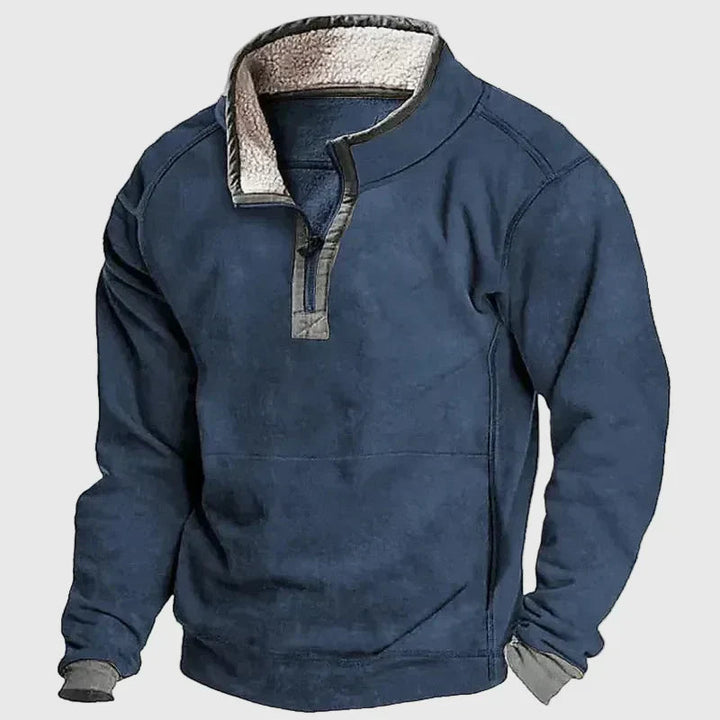 Dunkelblauer Herren-Pullover mit Half-Zip, Stehkragen und weichem Innenfutter im Relaxed Fit Design.