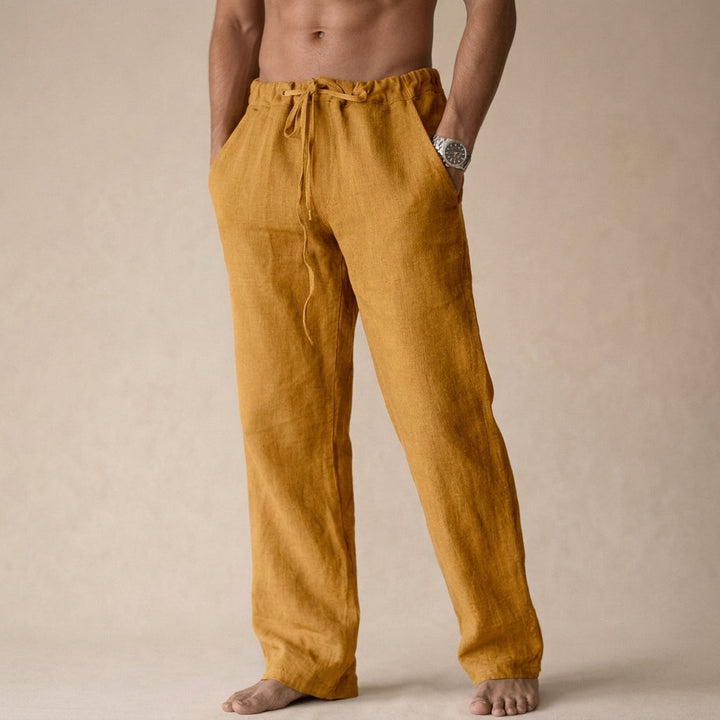 Senfgelbe Herren-Leinenhose mit Kordelzug, geradem Bein und Seitentaschen im entspannten Schlupf-Design.