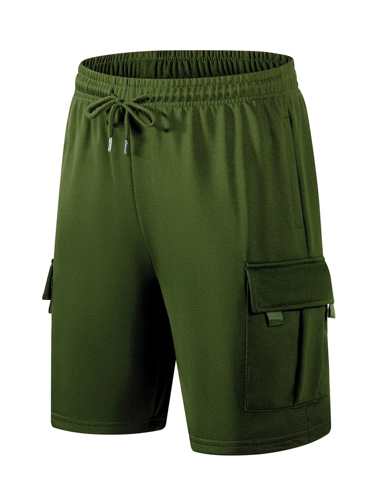 Olivgrüne Tobias Herren-Cargoshorts mit elastischem Bund, Kordelzug und praktischen aufgesetzten Seitentaschen.
