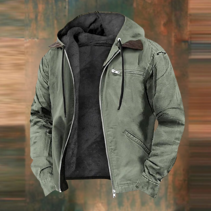 Olivgrüne Herren-Winterjacke mit Kapuze, flauschigem schwarzem Innenfutter, Reißverschluss und praktischen Taschen.