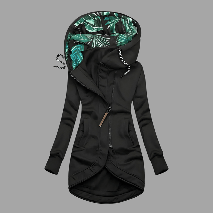 Schwarze Damen-Kapuzenjacke mit asymmetrischem Reißverschluss und floralem Innenfutter in der Kapuze.