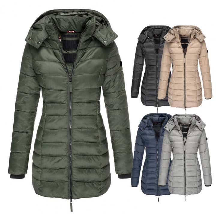 Taillierte Valentina Damen-Steppjacke mit abnehmbarer Kapuze in verschiedenen Farben für einen warmen Winter-Look.