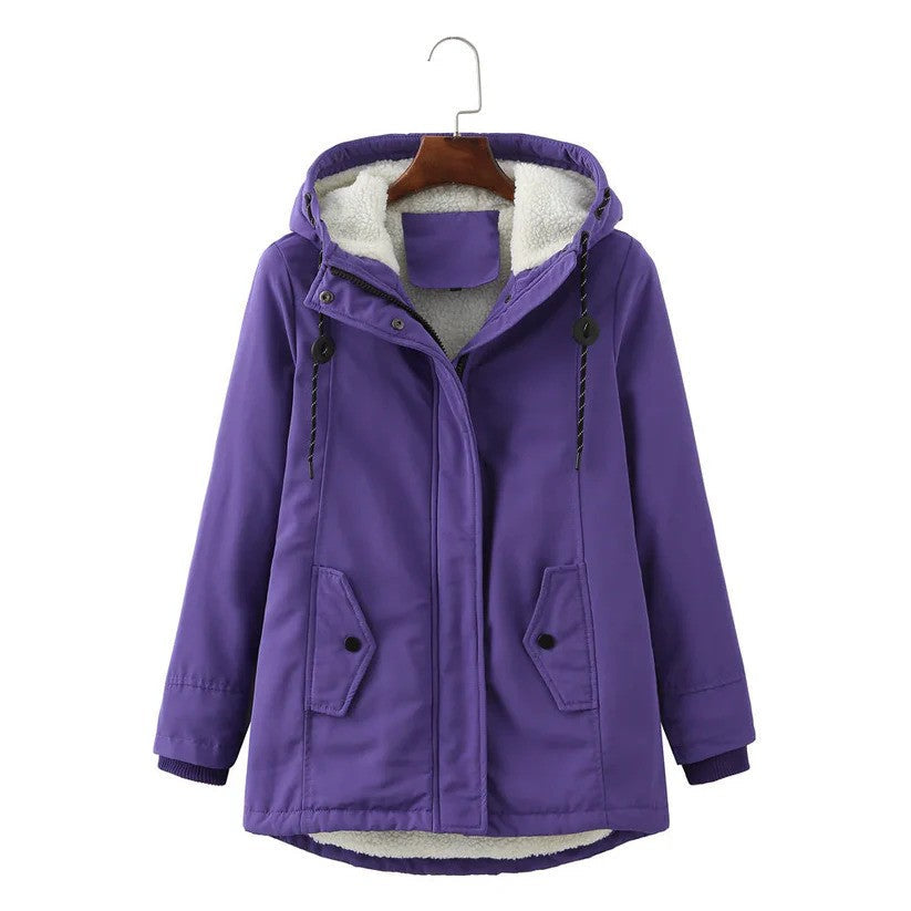 Violetter Damen-Winterparka mit kuscheligem Teddyfutter, Kapuze, Kordelzug und praktischen Taschen für kalte Tage.