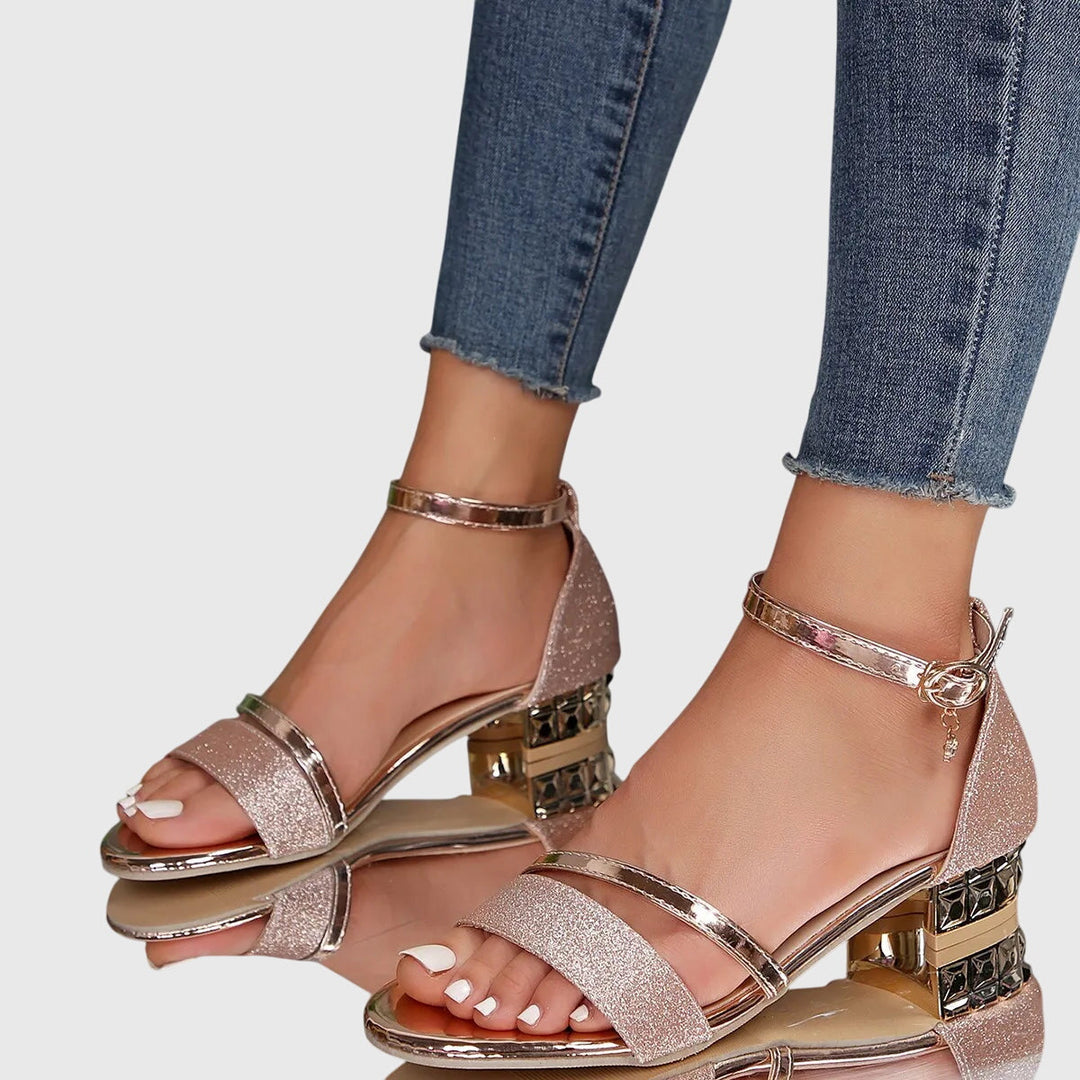 Roségoldene Vivienne Sandalen mit Glitzerriemen und verzierten Blockabsätzen